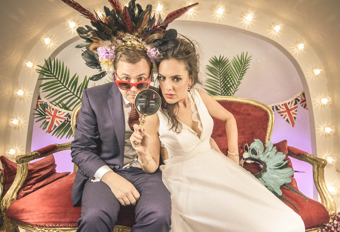 bride groom phot0 booth